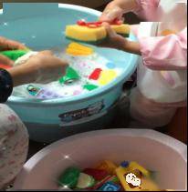 【小班】《多彩的牛奶》＆《玩具洗澡》