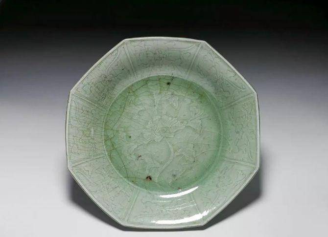 明 龙泉窑青瓷划花花卉八方盘