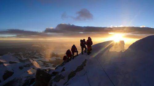 恭喜2020年珠峰测量登山队 登顶世界第一高峰珠穆朗玛峰!