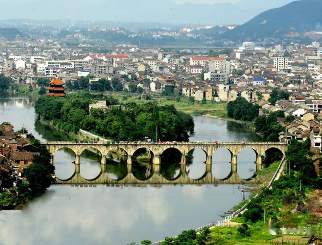 渌江桥与状元洲及城区近景