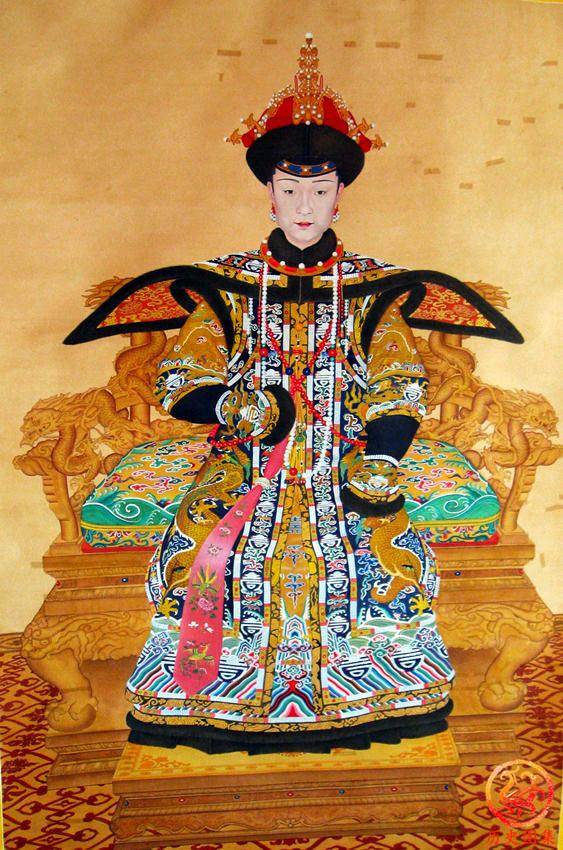乾隆皇帝与后宫妃嫔画像:图2是富察皇后,图5是"魏璎珞"的原型