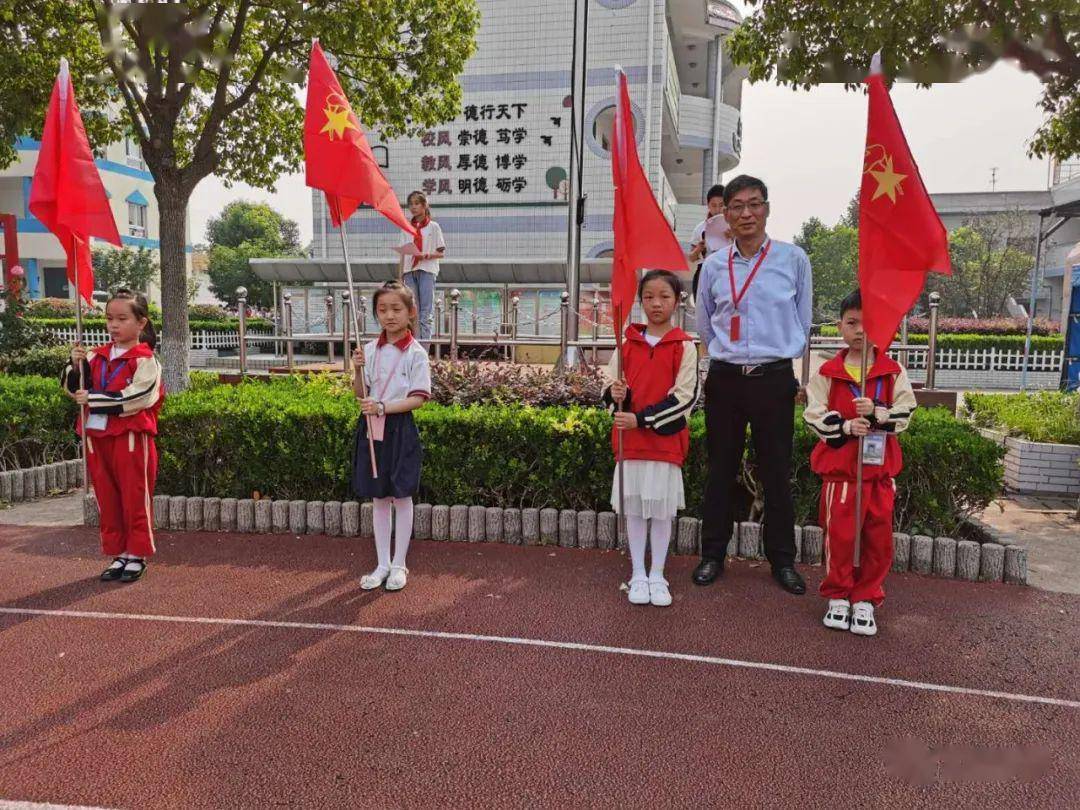 丁沟小学隆重举行新生入队仪式