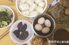 70岁婆婆做的早餐，直接把人看饿，难怪邻居小孩每天早上来串门