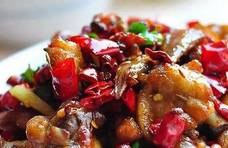 家常菜：辣鸡翅、小炒豆腐干、培根香菇油菜