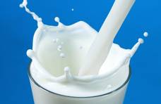 买牛奶时，无论什么牌子，只要包装上有“这行字”的，都是纯牛奶