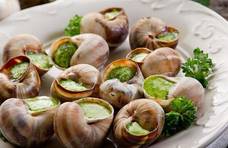 让全世界想不明白的是：浪漫精致的法国人，为何超爱吃蜗牛？