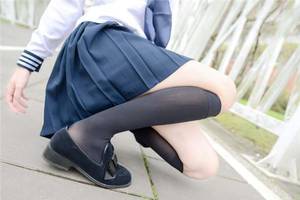 冯提莫录节目被要求穿jk制服,看她上身效果后:这还未成年吧?