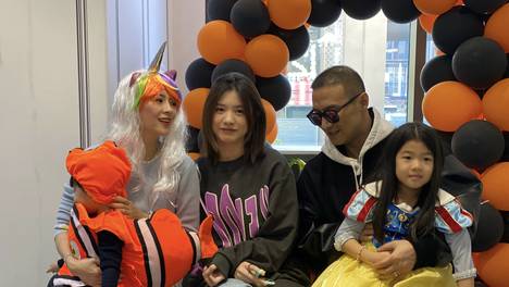 葛荟婕深夜思念女儿，眼神忧伤抱膝痛哭，汪峰解释母女情超现实！