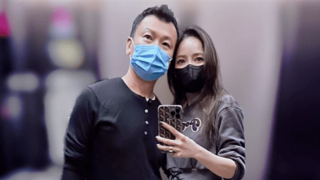 闪婚11周年！侯佩岑夫妇双十一合体放闪，小腹平坦破三胎传言！