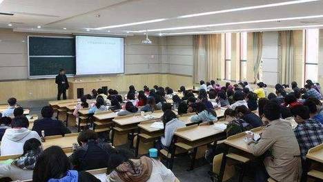 两家族开大学一年赚19亿，在校学生30万，民办大学如此挣钱？