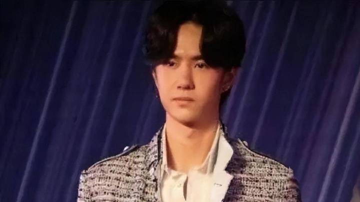 央视网批评绝望的文盲王一博并删光了他的帖子,这顶帽子还能摘除吗?