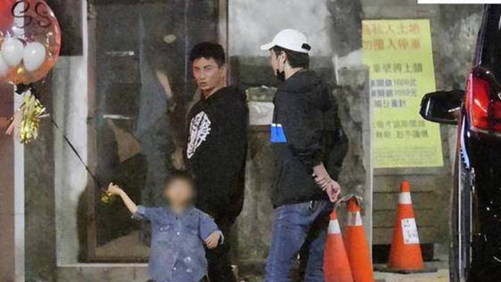 吴奇隆带儿子为刘诗诗庆生,你羡慕吗?