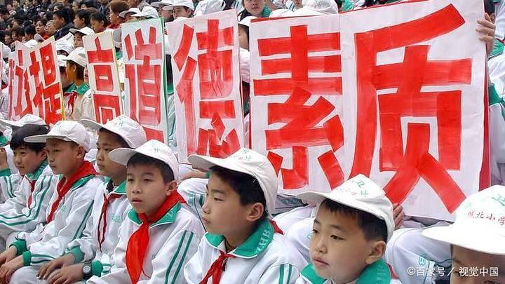 环卫工偷一斤枇杷被拘,处罚合理吗?