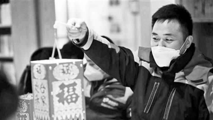 西城小哥在工作地感受家的温暖,你喜欢这种方式吗?