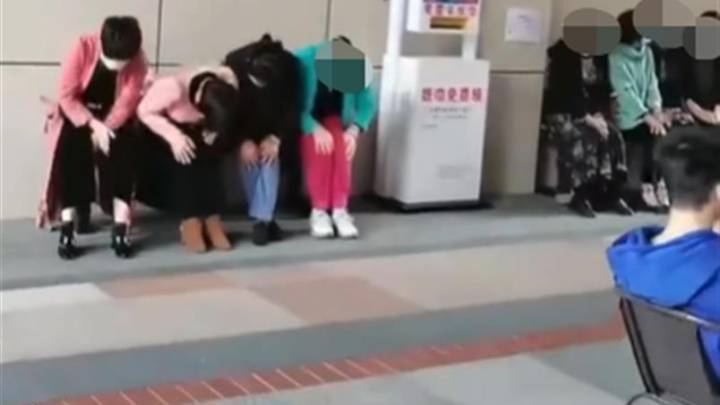 大妈小区跳舞扰民,被阻止后哭丧诅咒男子,你怎么看?
