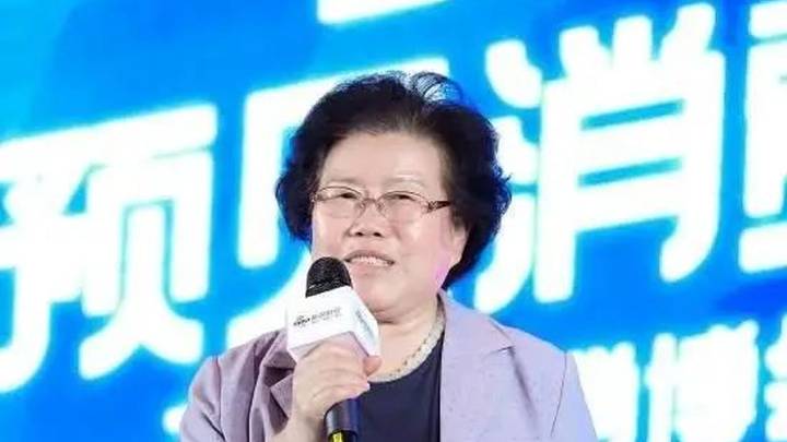 年轻人不生小孩是不对的,你认同吗?