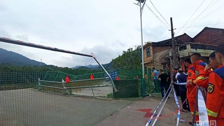龙岩4名落水失联干部已找到3名,均无生命体征。你怎么看?