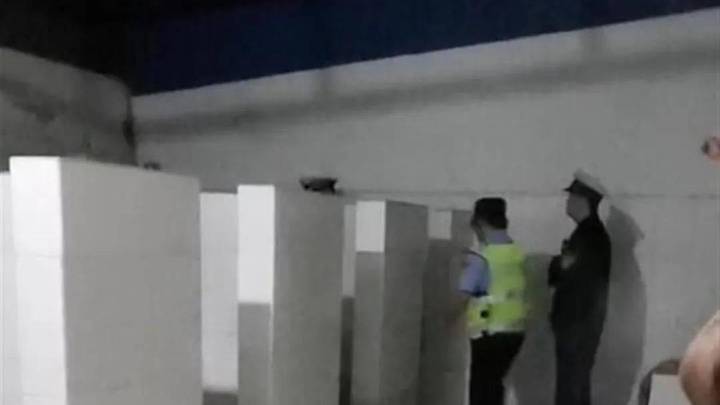 高校一学院副书记酒驾逃逸后躲进女厕所,你觉得离谱吗?