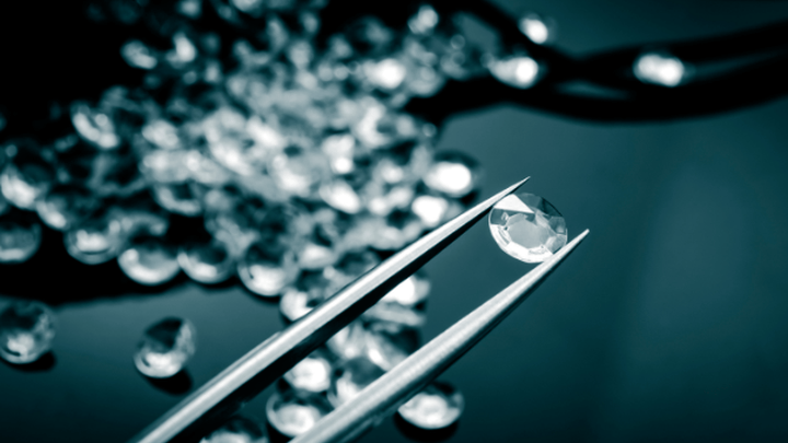 今年以来价格已下跌6.5%,你认为钻石天价神话被终结了吗?