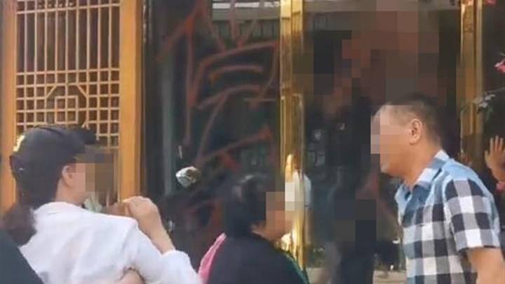 浙江温州一火锅店4名顾客一氧化碳中毒1人死亡,当地应该协调处理吗?