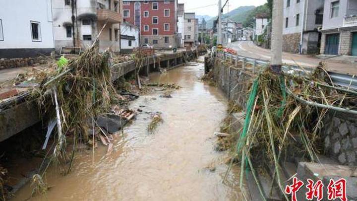 浙江杭州富阳暴雨,武警浙江总队火速驰援,你怎么看?
