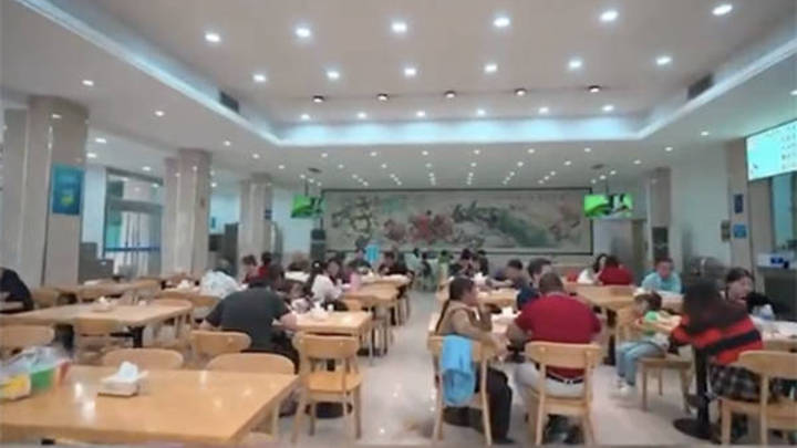 为了文旅发展拼了,你支持全国推广扬州市政府食堂吗?