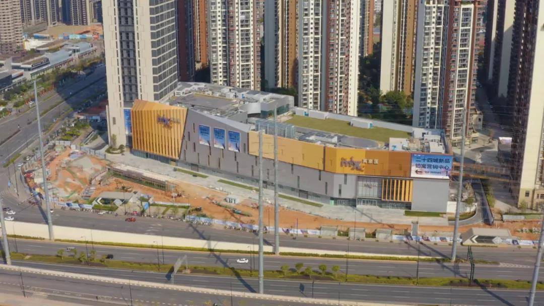 五象万象汇外立面装修已完成(拍摄:赵翔)