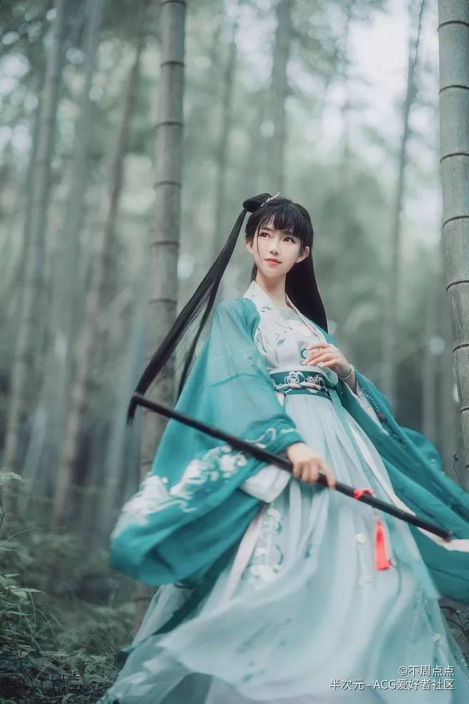 看的穿汉服的小姐姐就有种把持不住的感觉太美了呀
