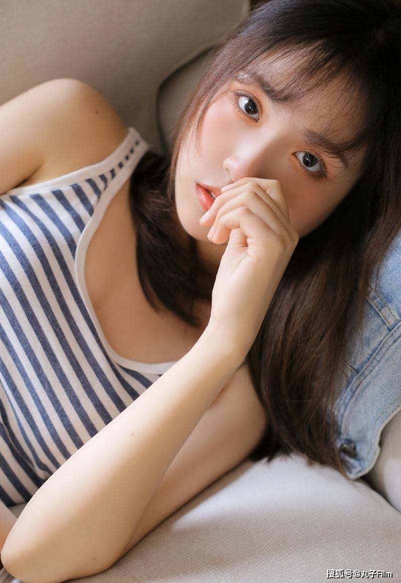 性感美女时尚写真:大长腿少女苗条身材,清纯甜美养眼