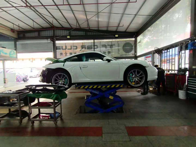 保时捷911中控升级carplay系统更换机油三滤保养更换发动机机脚胶