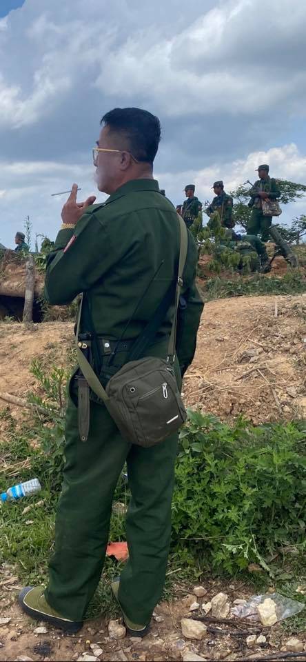 近期缅甸一名北掸邦军指挥官意气风发率领小分队进入此前南掸邦军的