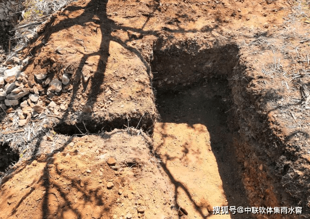 国内干旱山区果园软体集雨水窖安装及使用技术规范