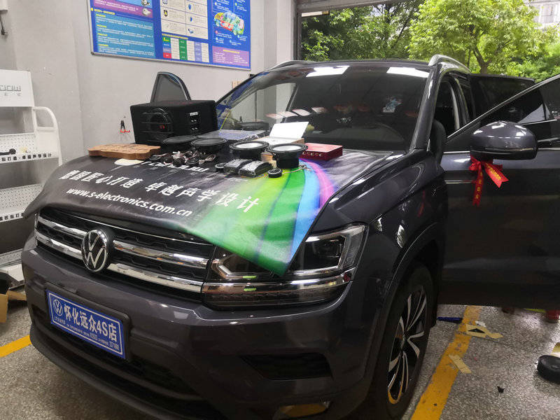 为爱车增添风采!怀化大众途岳音响改装德国彩虹sl,美国dd,歌航a4