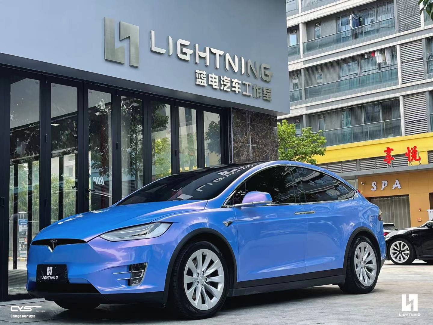 特斯拉model3 梦幻红海蓝