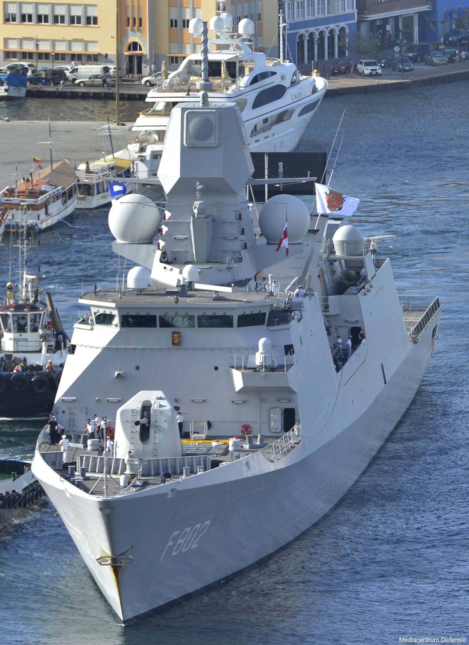 世界护卫舰鉴赏13荷兰七省级护卫舰海上马车夫的防空旗舰