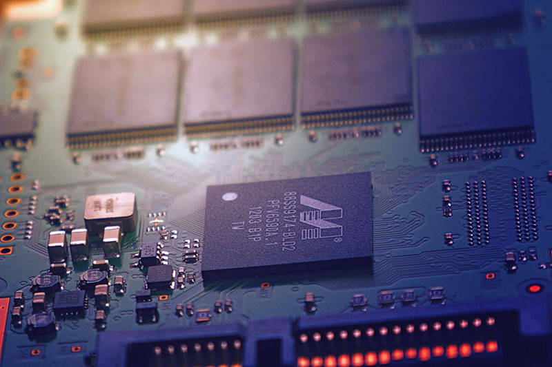 2,中国存储芯片市场波动上升,nand flash和dram为主要产品