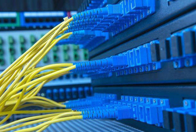 数据中心的广泛部署,信息数据传输的需求持续增高,导致光纤跳线的安装