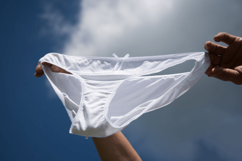 女性内裤上的分泌物被称为白带,它是由阴道,宫颈等部位分泌出来的分泌