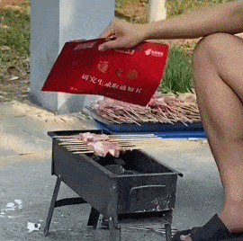 搞笑gif段子:喝最烈的酒,骑最野的狗
