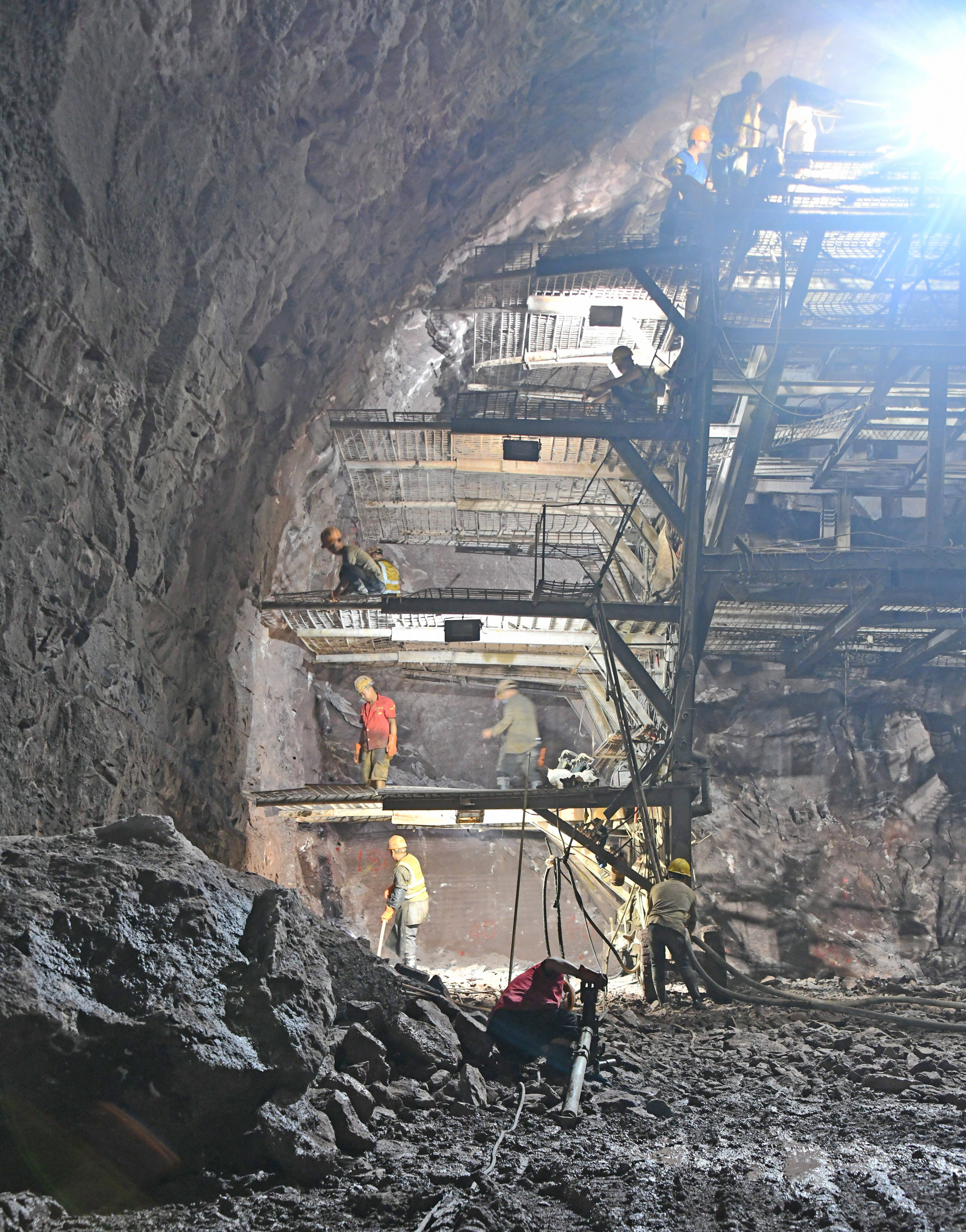 浙江仙居:加固护坡消除隐患 杭温高铁里齐隧道施工正酣