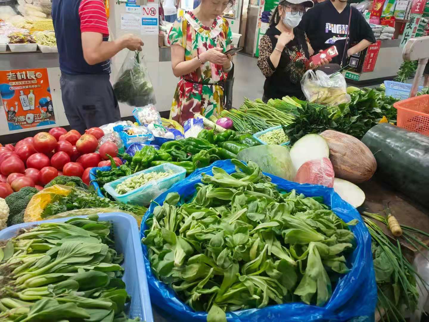 杨浦黄兴菜市场蔬菜摊位转让小区环绕