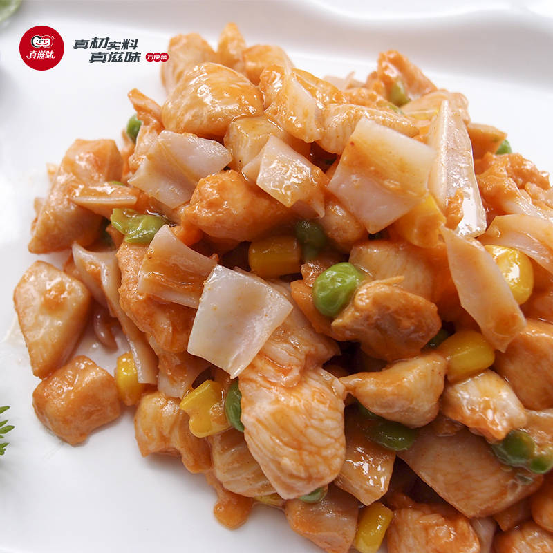 步骤一:将鸡胸肉均匀切丁,再用奥尔良腌料把鸡丁,鸡脆骨腌制一会儿