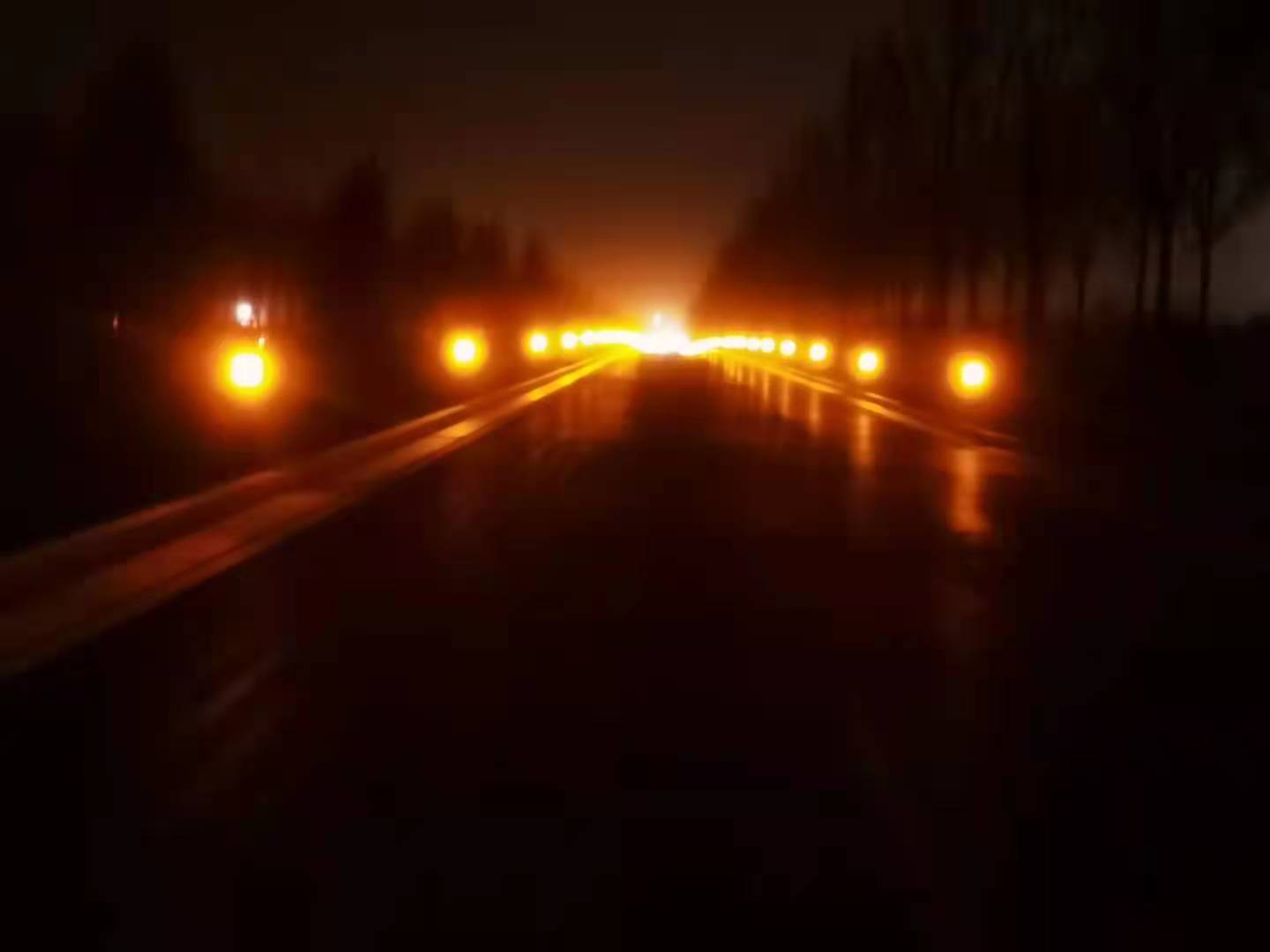 道路雾灯行车安全太阳能警示灯