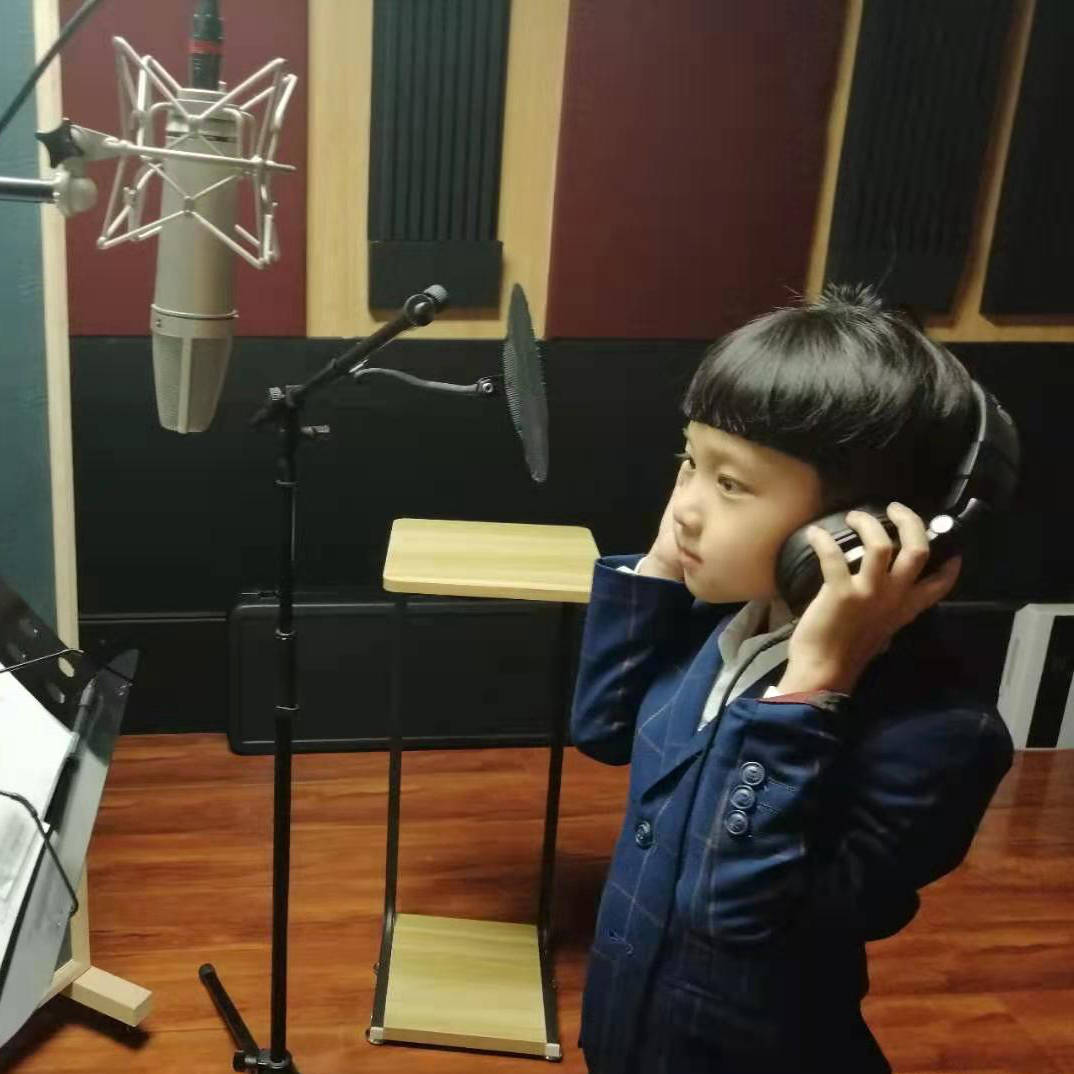 2021年10月10日,童星歌手 邓宸 首发单曲《中国娃 爱中华.