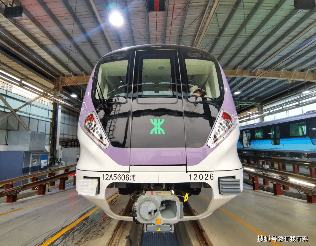 深圳地铁12号线9月底开通问题不大_列车