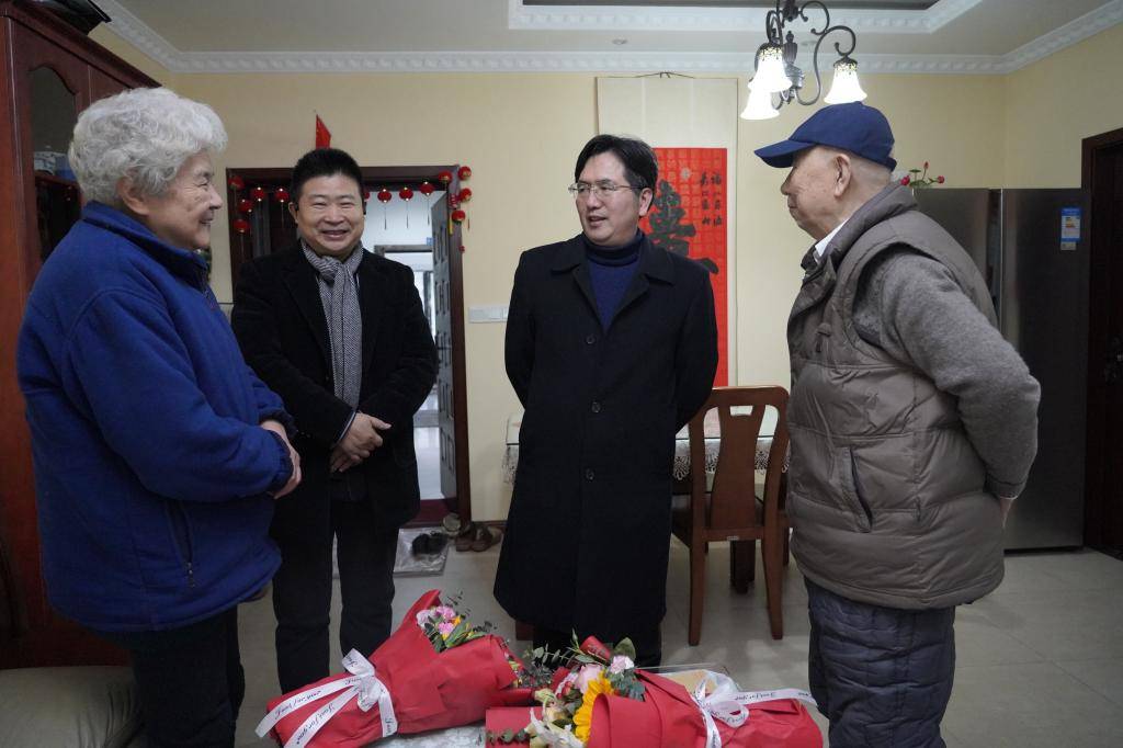 副校长曾宪军走访慰问副校长田波走访慰问副校长廖林清走访慰问通讯员