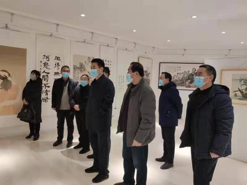 濮阳市教育局党组书记高尚功一行莅临市油田艺术中学检查指导高三开学