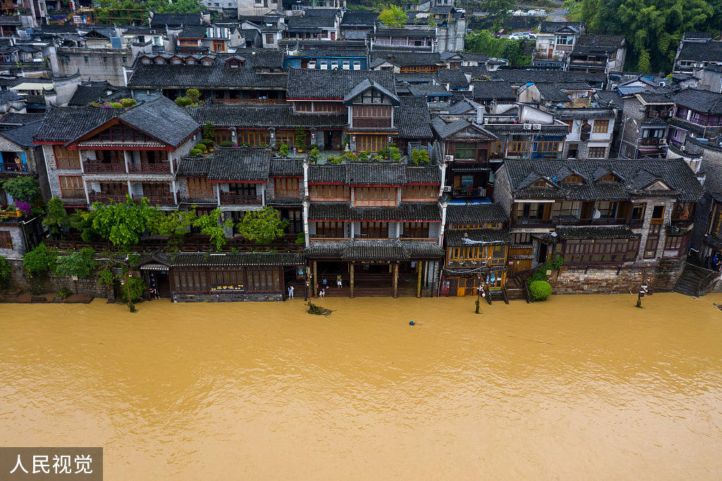 南方暴雨凤凰古城遇强降雨部分被淹