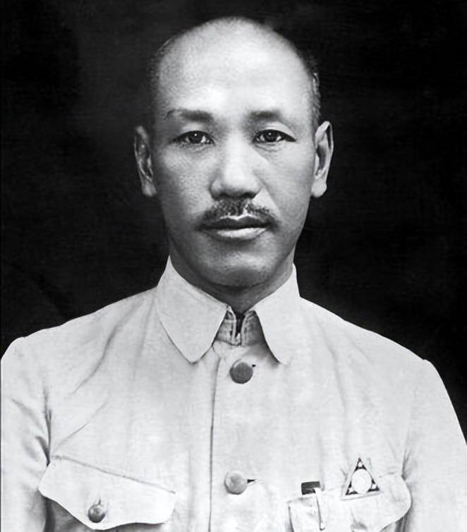 1949年征集国旗时，五星红旗只要15票，而另一做品却获得了185票