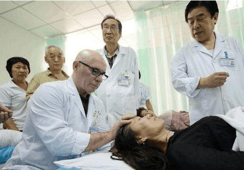 哈尔滨中医推拿推荐宏博学校：学习中医按摩推拿有哪些途径？丨哈尔滨哪里可以学中医按摩